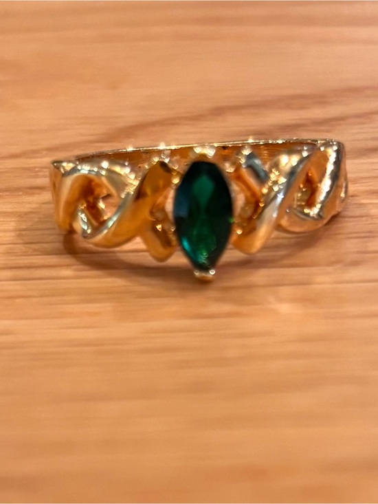 Vintage Jewelry - Gold plated vintage rings with gem stones